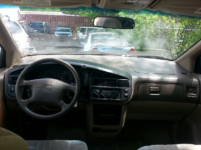 2000 Toyota Sienna SEL Sport Utility 4D