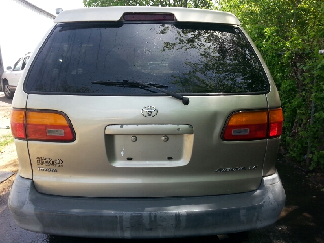 2000 Toyota Sienna SEL Sport Utility 4D