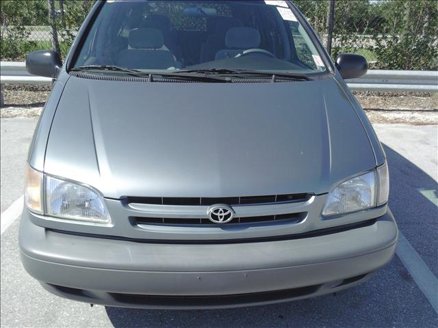 2000 Toyota Sienna X