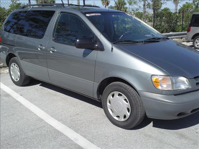 2000 Toyota Sienna X
