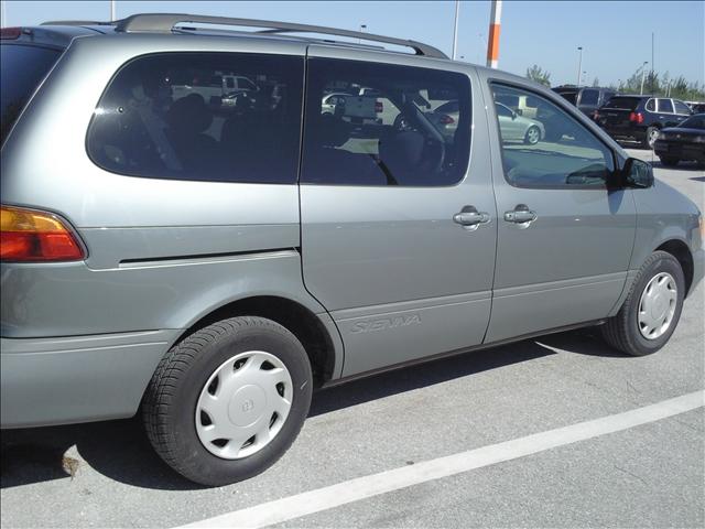 2000 Toyota Sienna X