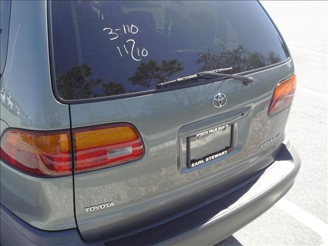 2000 Toyota Sienna X