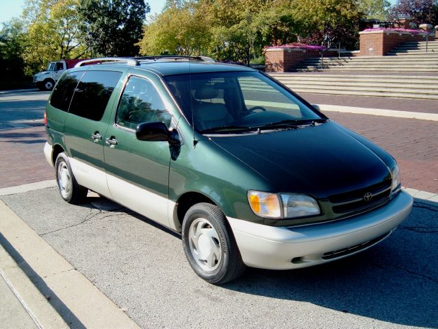 2000 Toyota Sienna LE - 4x2