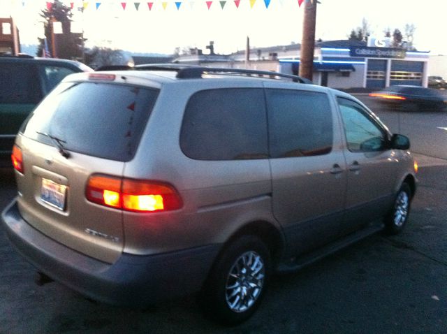 2000 Toyota Sienna SEL Sport Utility 4D