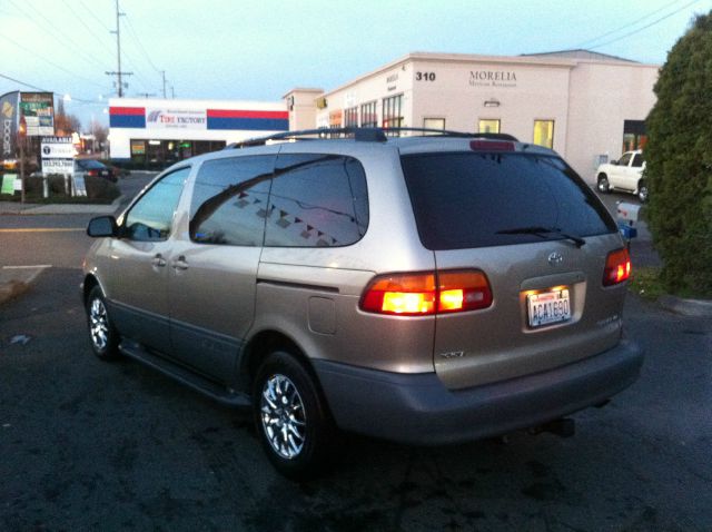 2000 Toyota Sienna SEL Sport Utility 4D