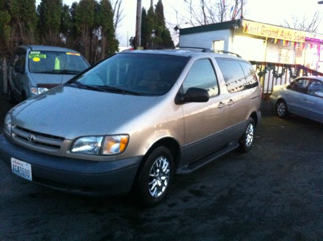 2000 Toyota Sienna SEL Sport Utility 4D