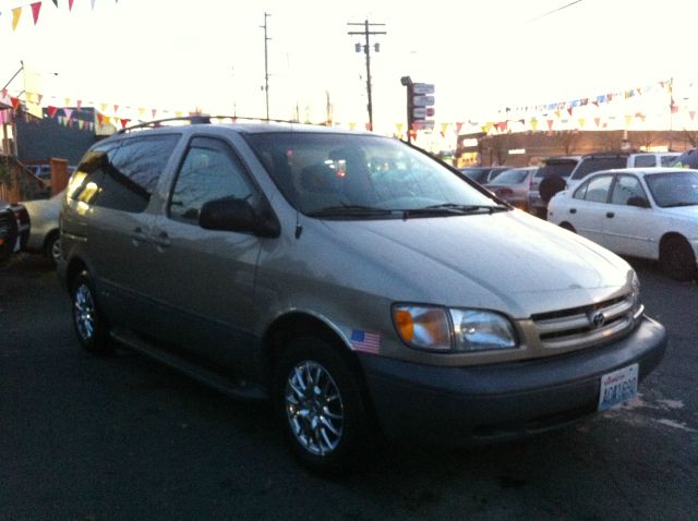 2000 Toyota Sienna SEL Sport Utility 4D