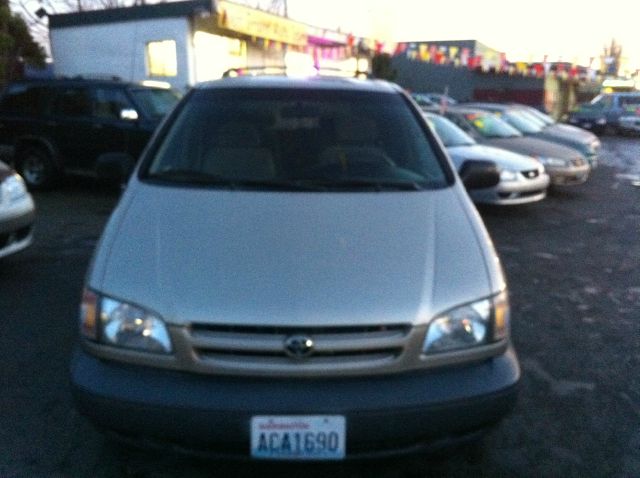 2000 Toyota Sienna SEL Sport Utility 4D