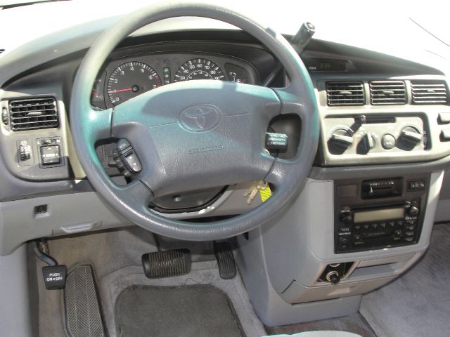 2000 Toyota Sienna SEL Sport Utility 4D