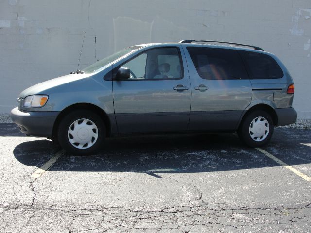 2000 Toyota Sienna SEL Sport Utility 4D