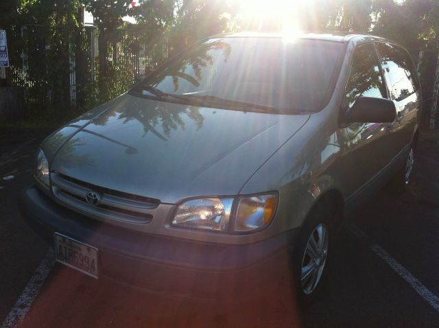 2000 Toyota Sienna SEL Sport Utility 4D