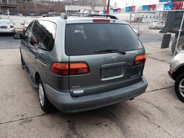 2000 Toyota Sienna SEL Sport Utility 4D
