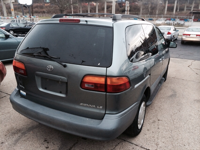 2000 Toyota Sienna SEL Sport Utility 4D