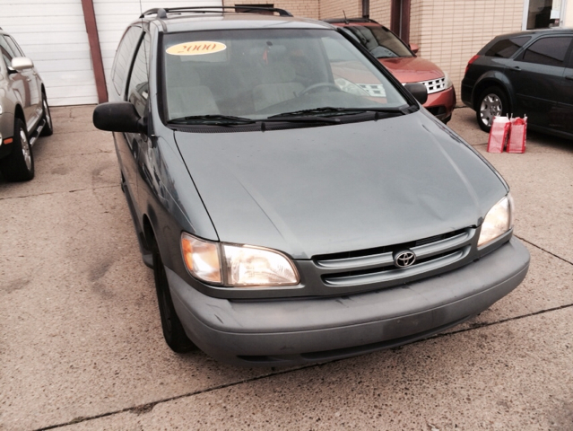 2000 Toyota Sienna SEL Sport Utility 4D