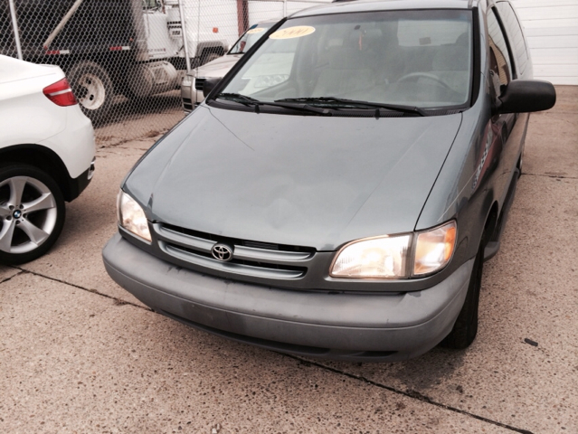 2000 Toyota Sienna SEL Sport Utility 4D