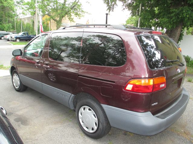2000 Toyota Sienna SEL Sport Utility 4D
