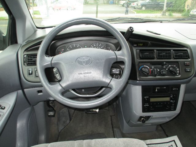 2000 Toyota Sienna SEL Sport Utility 4D