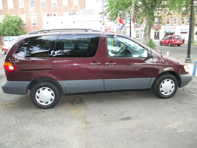2000 Toyota Sienna SEL Sport Utility 4D