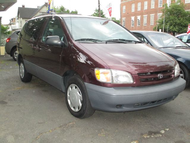 2000 Toyota Sienna SEL Sport Utility 4D