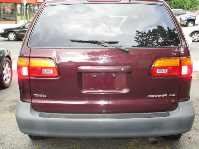 2000 Toyota Sienna SEL Sport Utility 4D