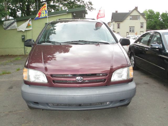 2000 Toyota Sienna SEL Sport Utility 4D