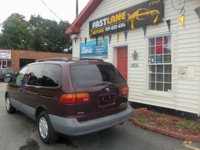 2000 Toyota Sienna SEL Sport Utility 4D