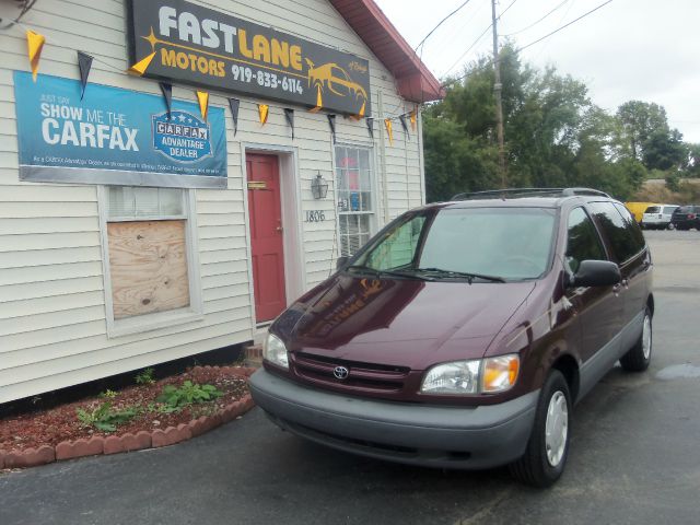 2000 Toyota Sienna SEL Sport Utility 4D