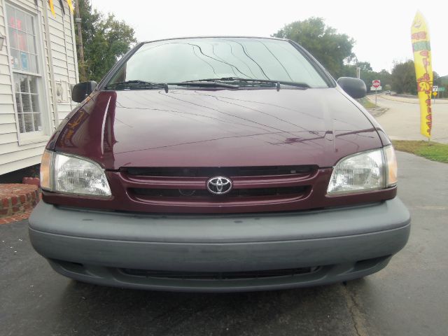 2000 Toyota Sienna SEL Sport Utility 4D