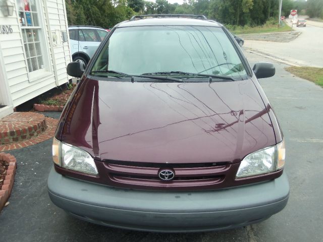 2000 Toyota Sienna SEL Sport Utility 4D