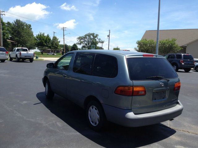2000 Toyota Sienna Custom Super Clean WITH LOTS OF TOYS