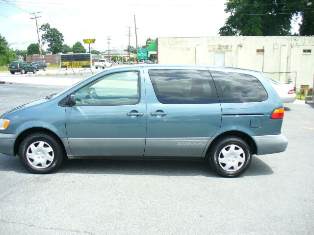 2000 Toyota Sienna Gold Edition