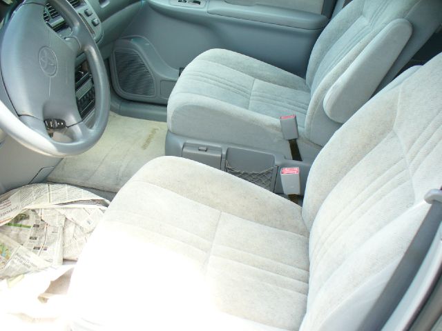 2000 Toyota Sienna Gold Edition