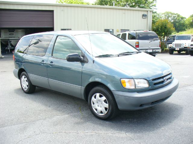 2000 Toyota Sienna Gold Edition