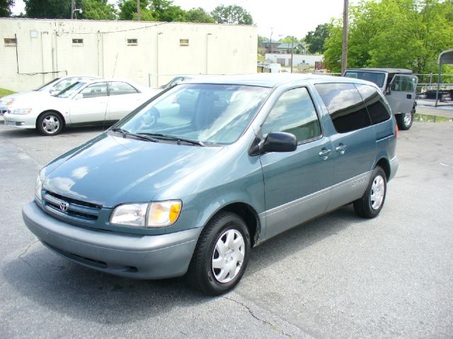 2000 Toyota Sienna Gold Edition