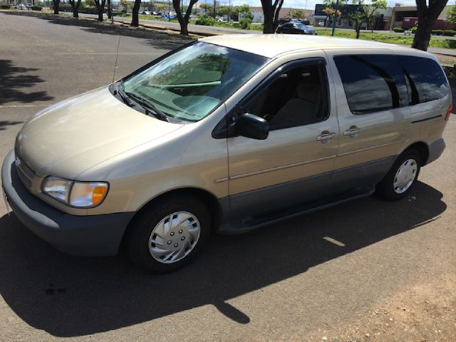 2000 Toyota Sienna Lariat XL