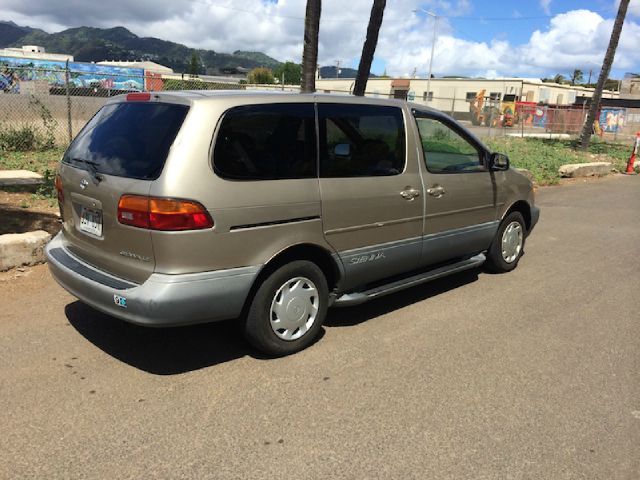 2000 Toyota Sienna Lariat XL