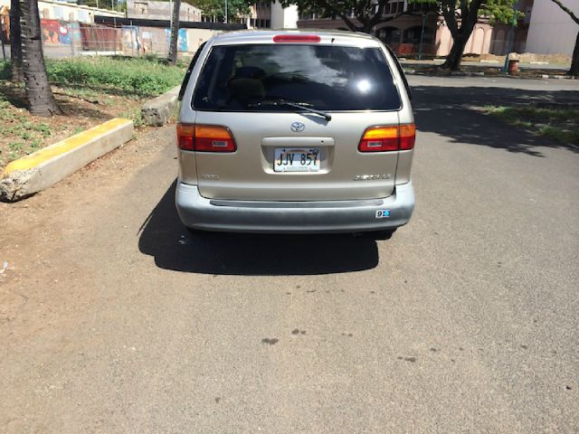 2000 Toyota Sienna Lariat XL