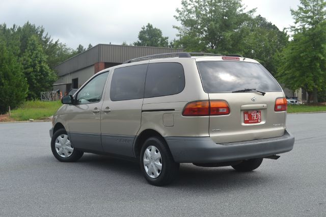 2000 Toyota Sienna SEL Sport Utility 4D