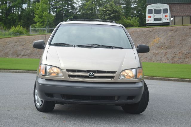 2000 Toyota Sienna SEL Sport Utility 4D