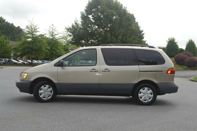2000 Toyota Sienna SEL Sport Utility 4D
