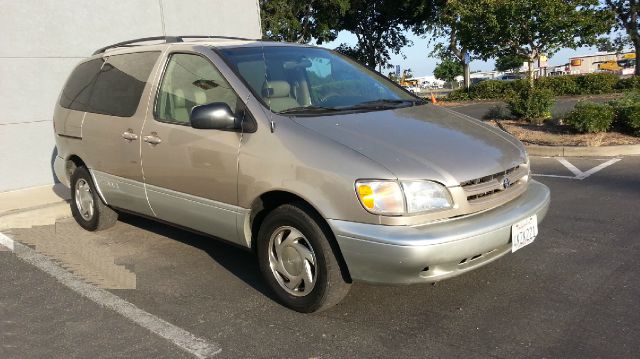 2000 Toyota Sienna Lariat CREW CAB 4X4 Diesel