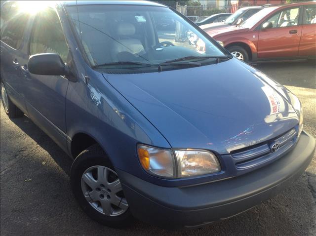 2000 Toyota Sienna SEL Sport Utility 4D