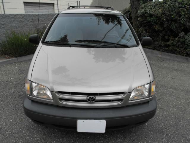 2000 Toyota Sienna LE - 4x2
