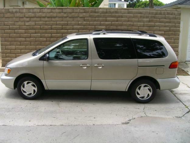 2001 Toyota Sienna SEL Sport Utility 4D