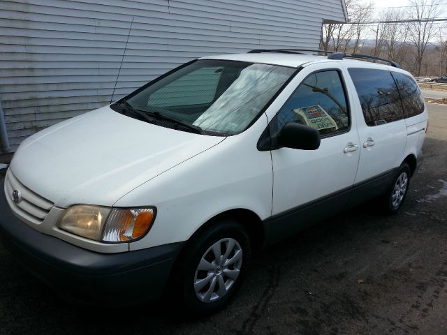 2001 Toyota Sienna X