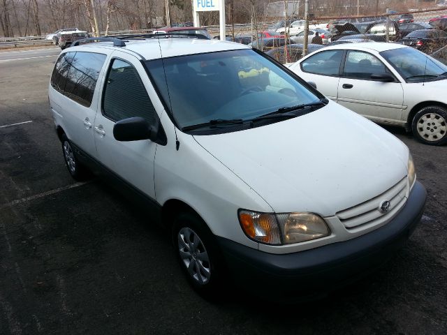 2001 Toyota Sienna X
