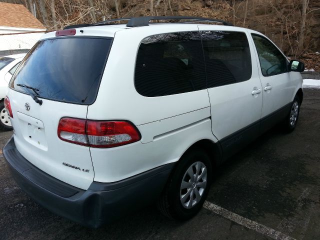 2001 Toyota Sienna X