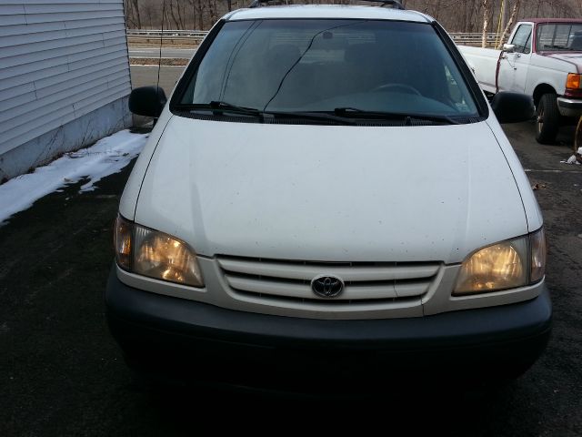 2001 Toyota Sienna X