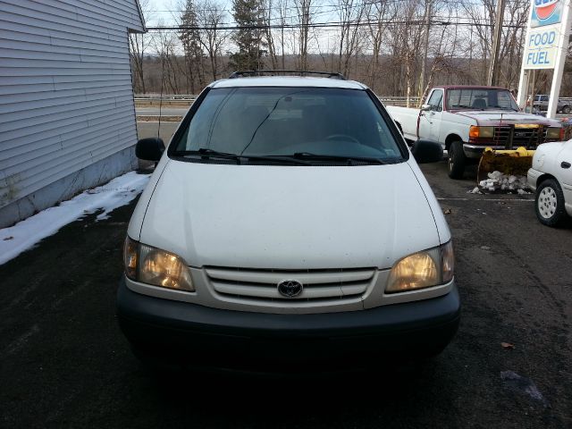 2001 Toyota Sienna X