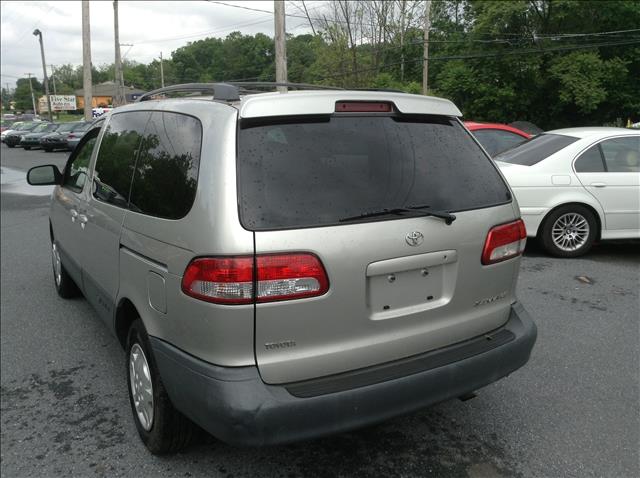 2001 Toyota Sienna X
